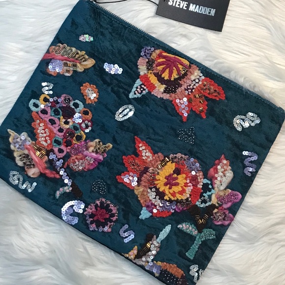 Steve Madden Handbags - Steve Madden Clutch